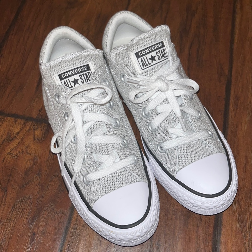 Brand new women's size 6 gray converse